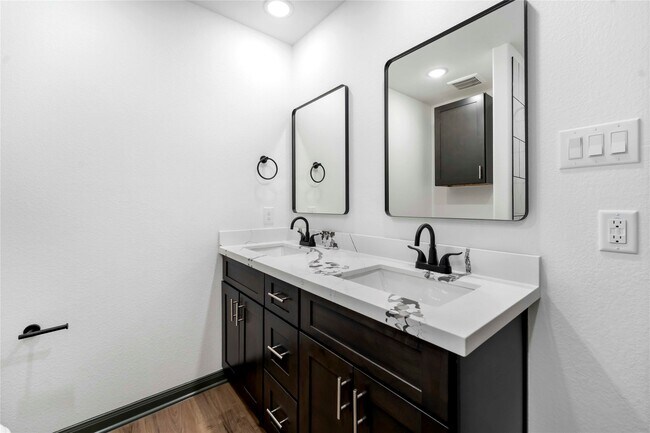 Building Photo - 7987 Chateau St