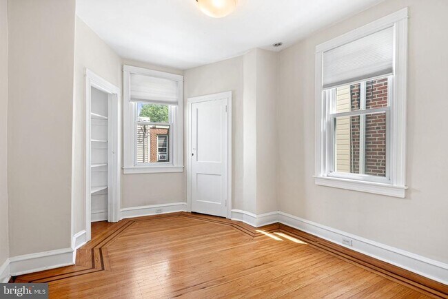 Building Photo - 881 N 21st St