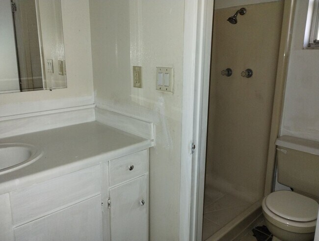 Building Photo - 2 Bedroom / 2 Bathroom Rental – Brooksville, Fl