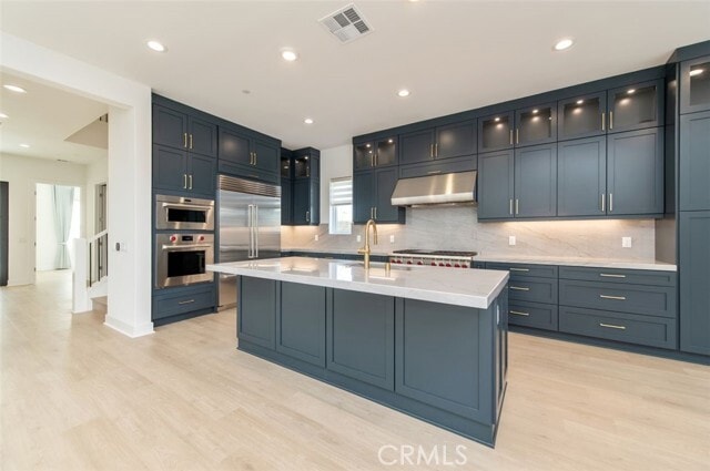 Building Photo - 228 Stage