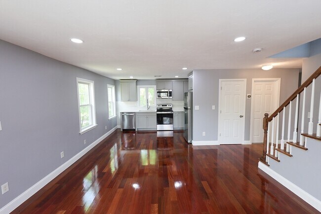 Primary Photo - 70 Mt Hope St