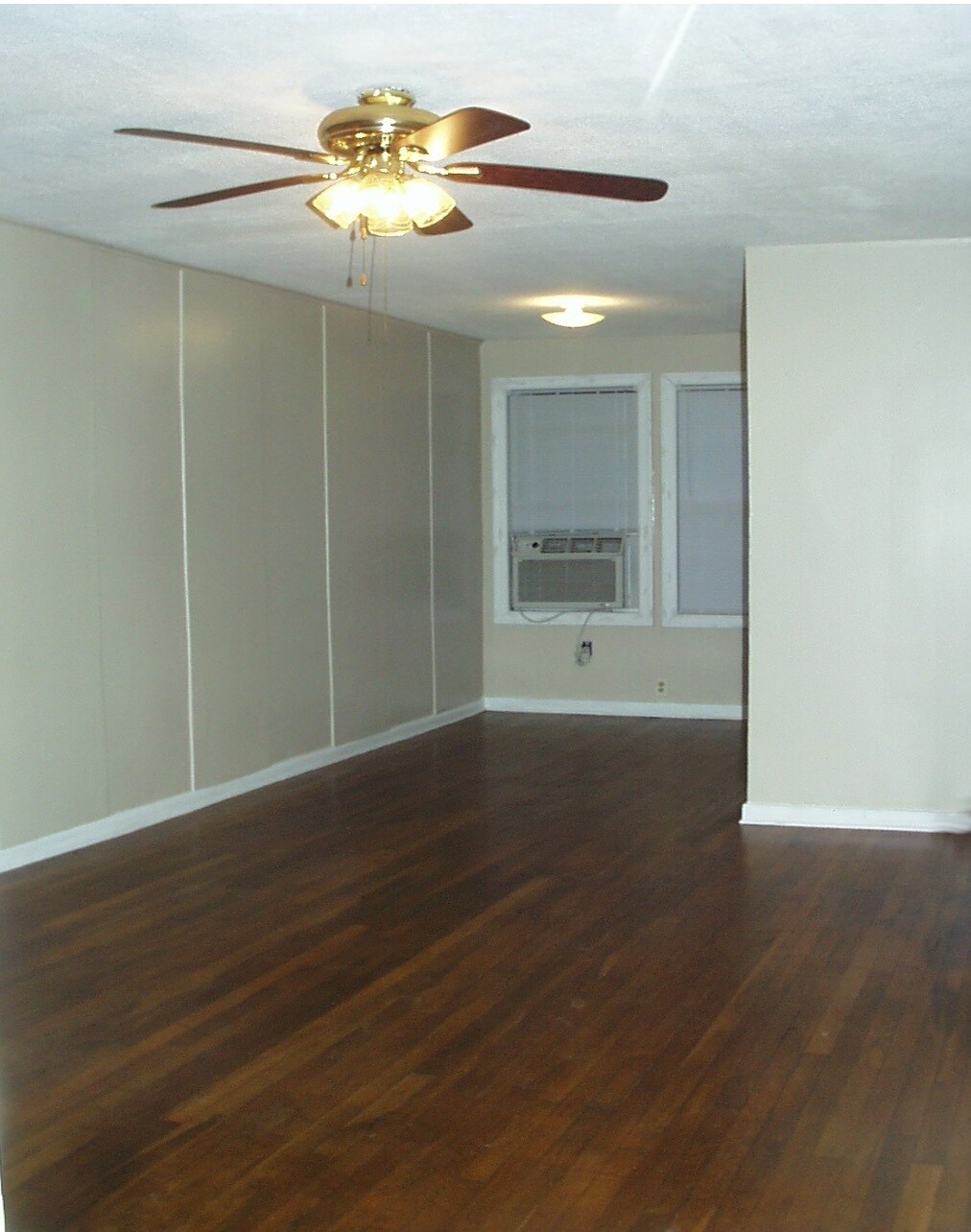 Building Photo - 420 Moss St