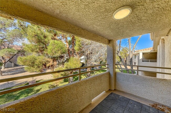 Building Photo - 2633 Durango Dr