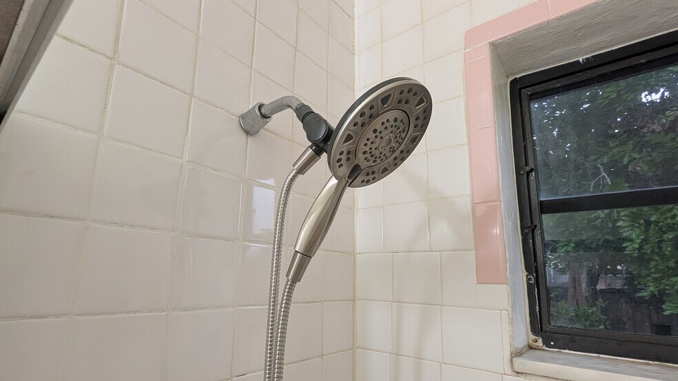 Building Photo - 2842 Van Buren St