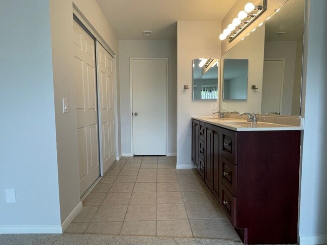 Building Photo - Stunning Two-Story Home in Quail Ridge.