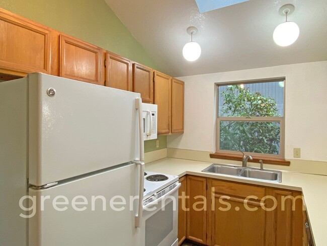 Building Photo - Adorable 2BR 1.75BA Home on Tumwater Hill