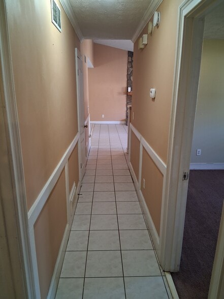 Hallway - 4414 Housworth Dr