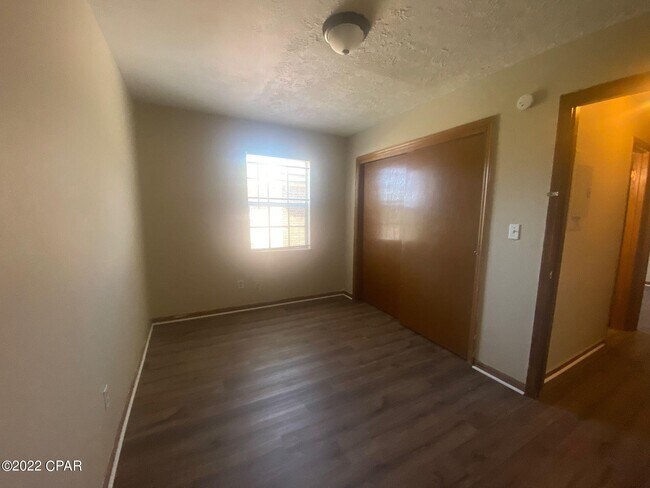 Building Photo - 3902 Wave Ave