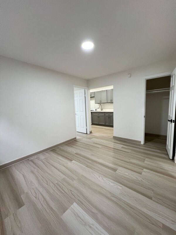 Building Photo - 60-57 59th Ave