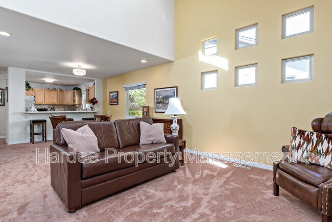 Building Photo - 830 E Riverpark Ln
