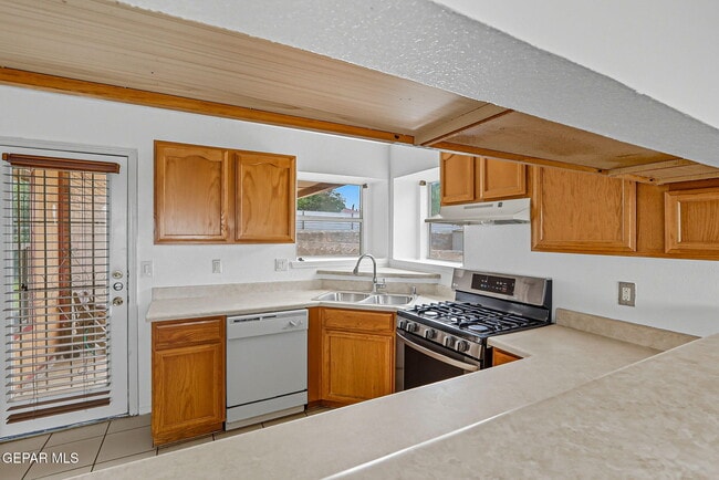 Building Photo - 14336 Puentecillas Dr