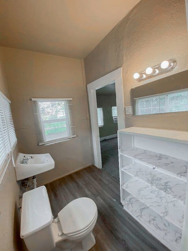 Building Photo - Awesome 1 bedroom | 1 bath apartment in historic home close to The PEARL!