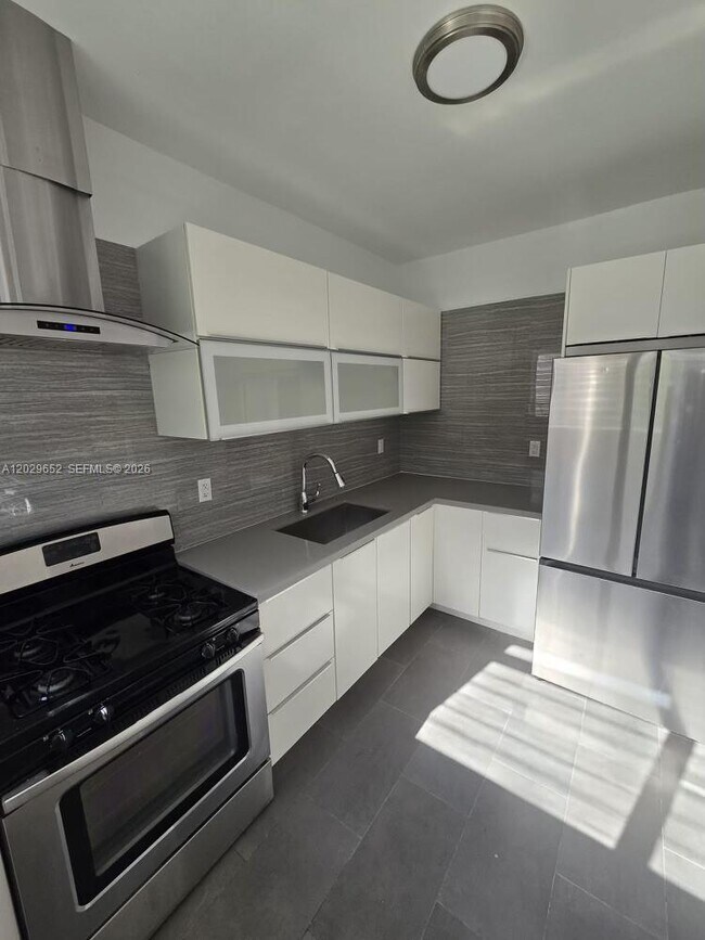 Building Photo - 855 80th St