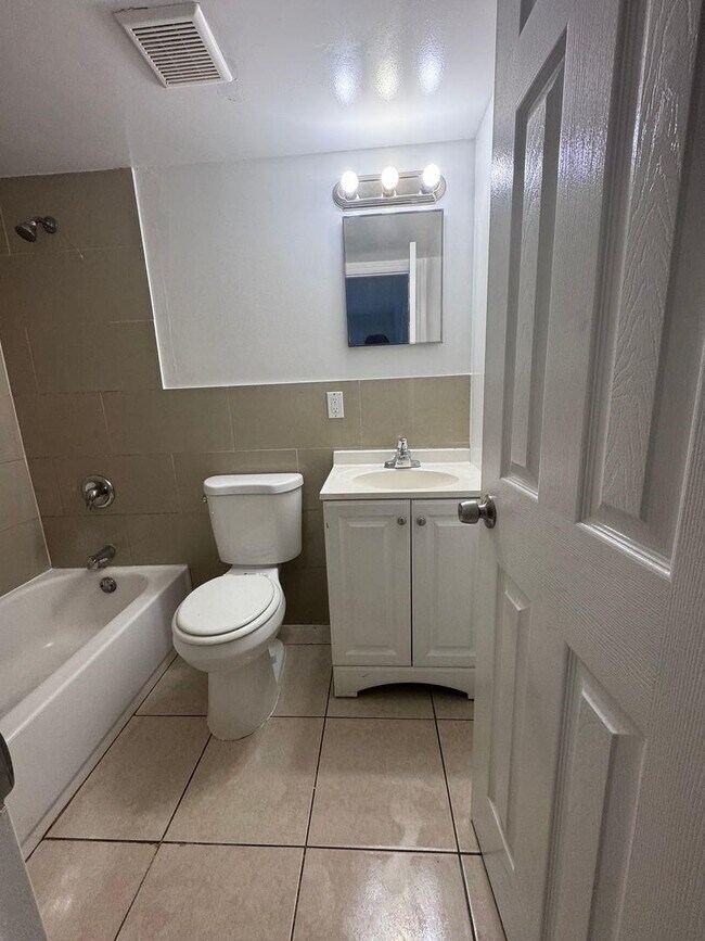 Building Photo - 701 SW 14th Ave