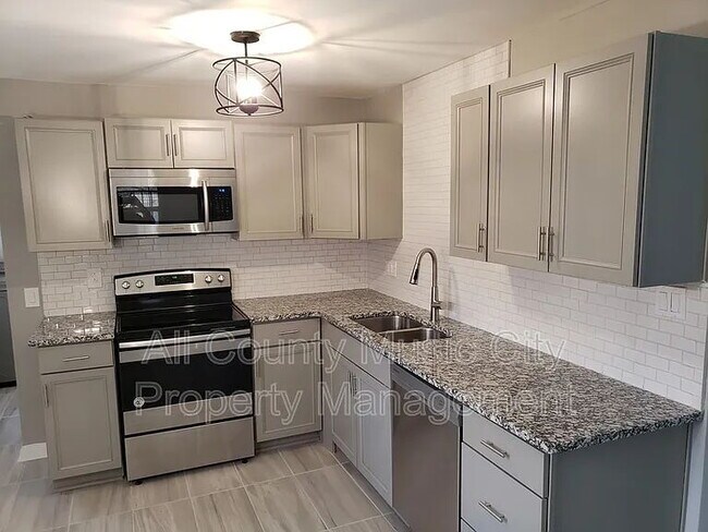 Building Photo - "Charming 3-Bedroom Retreat in Nashville – Cozy Living with 1,061 Sq Ft of Comfort!"