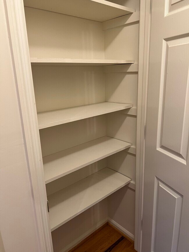 Building Photo - 410 21st St E