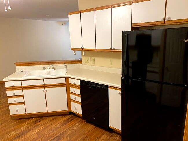 Building Photo - 3804 Creek Hill Dr