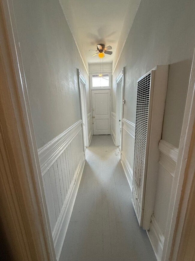 Building Photo - 2 BR/1 BA Single Family Home, Spacious Kit...
