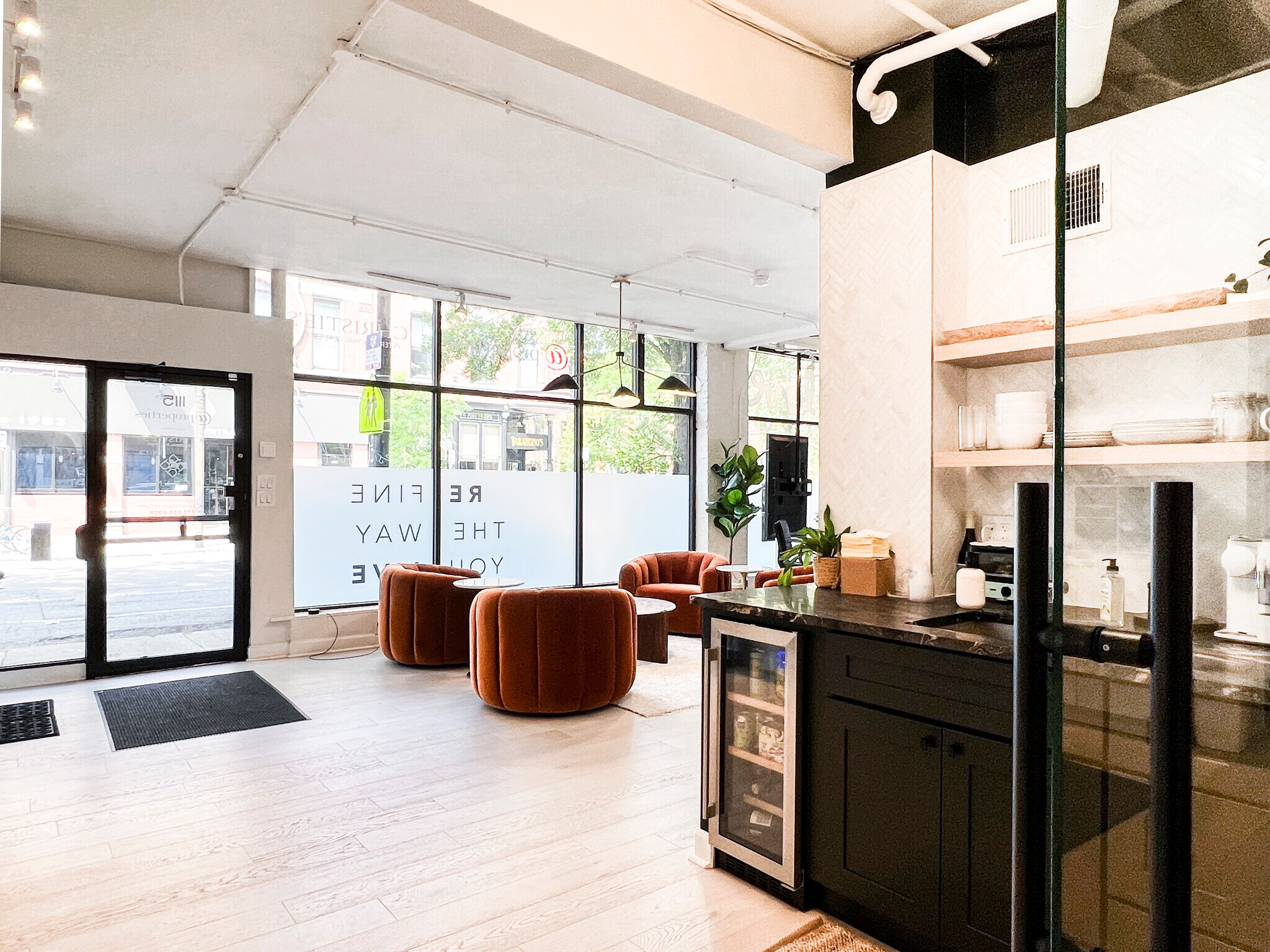 Building Photo - 1113 W Armitage Ave