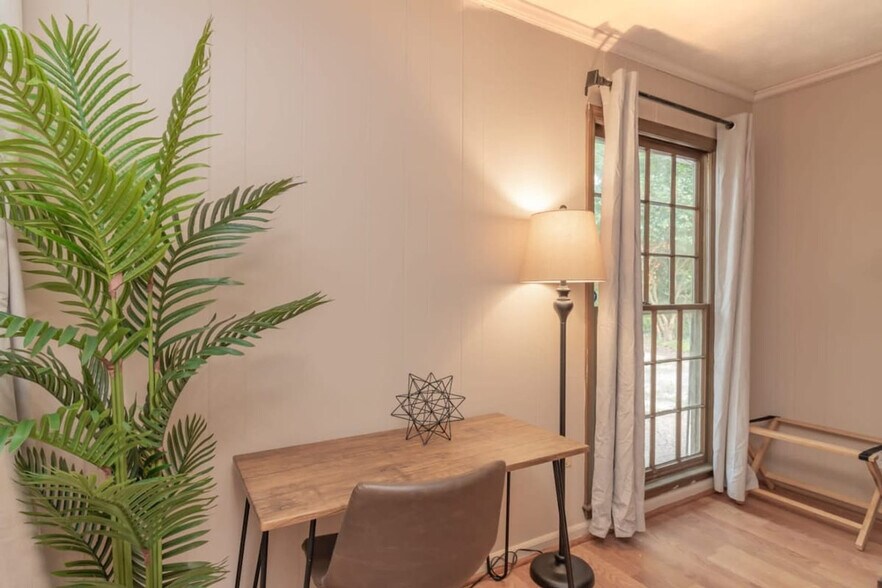 Building Photo - 2118 Skylake Dr