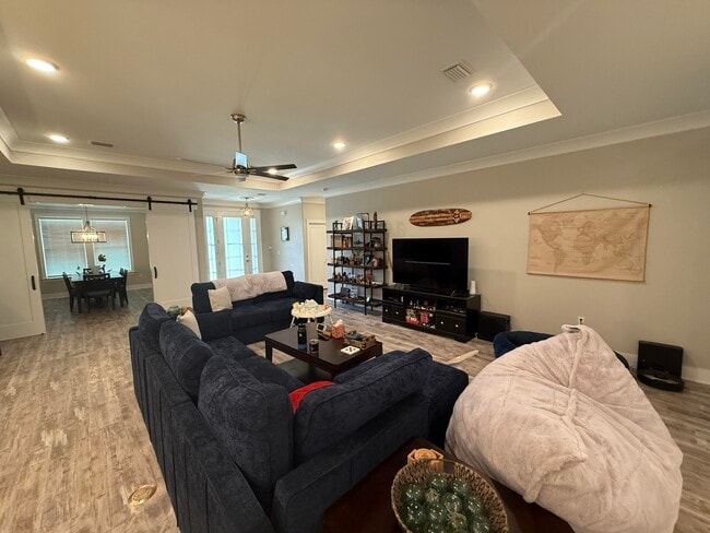 Building Photo - 1002 Gloria Ave