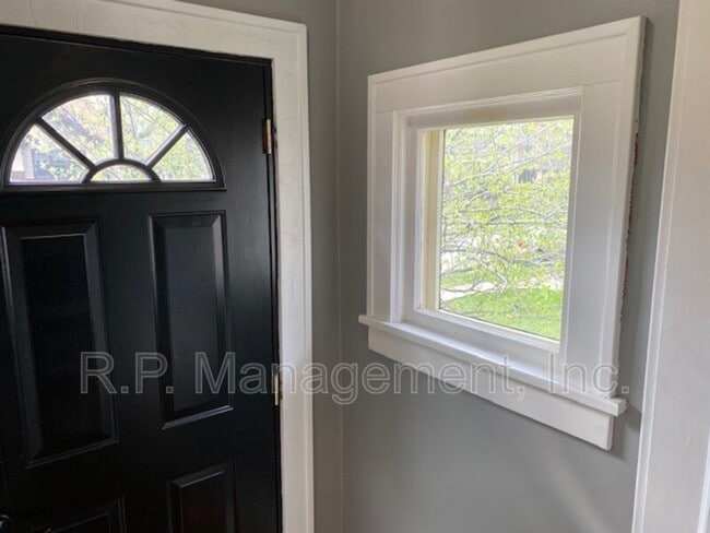 Building Photo - 4221 Harriet Ave