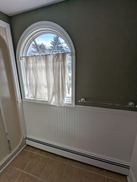 Bathroom - 2147 Salisbury Park Dr