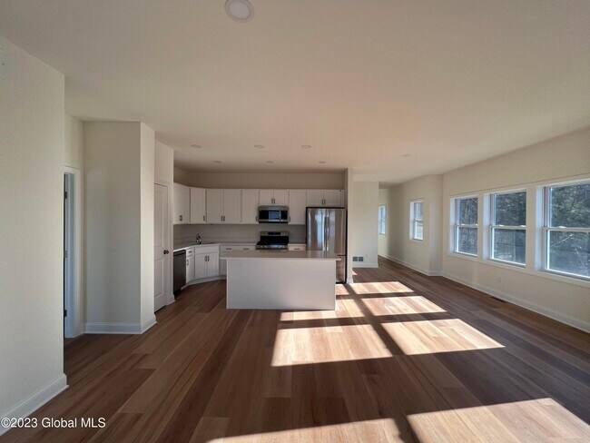 Building Photo - 544 NY-9P