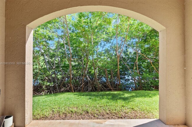 Building Photo - 19999 E Country Club Dr