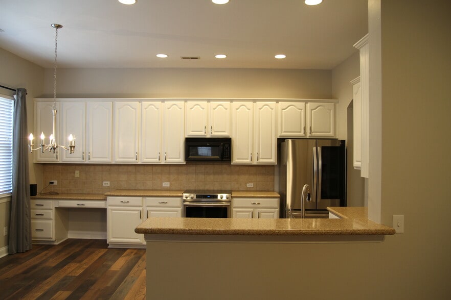 Kitchen - 10423 Alvarado Way