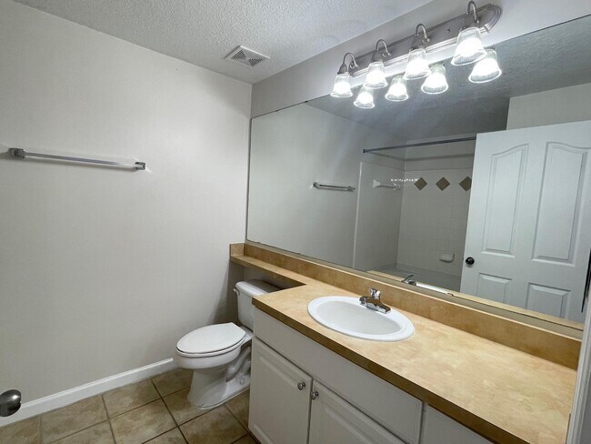 Building Photo - 9849 Baywinds Blvd