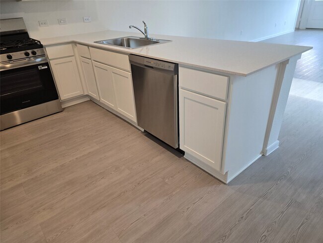 Building Photo - 25561 Blossom Ct