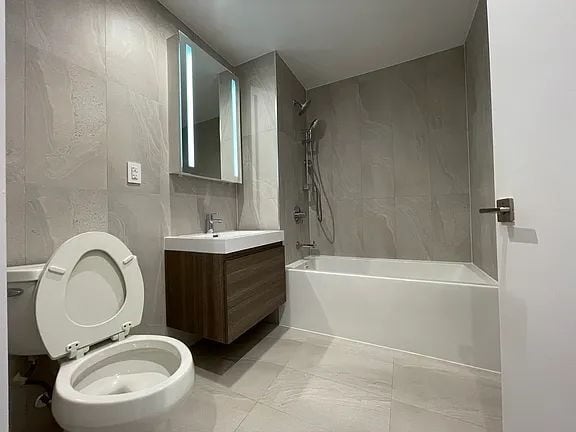Building Photo - "Charming 1-Bed Oasis in the Heart of Astoria – Your Perfect Urban Retreat!"
