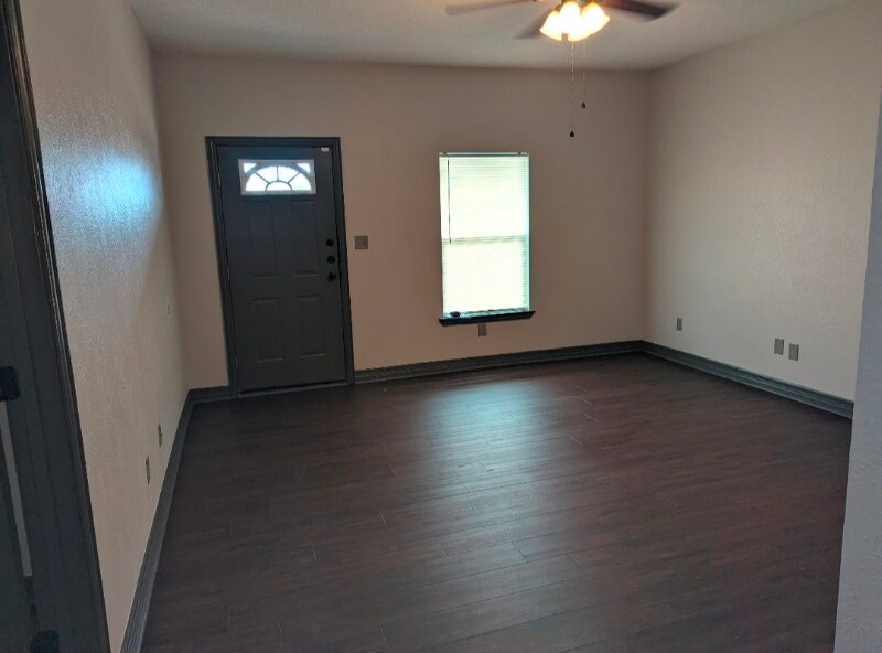 Building Photo - 723 S 33rd St