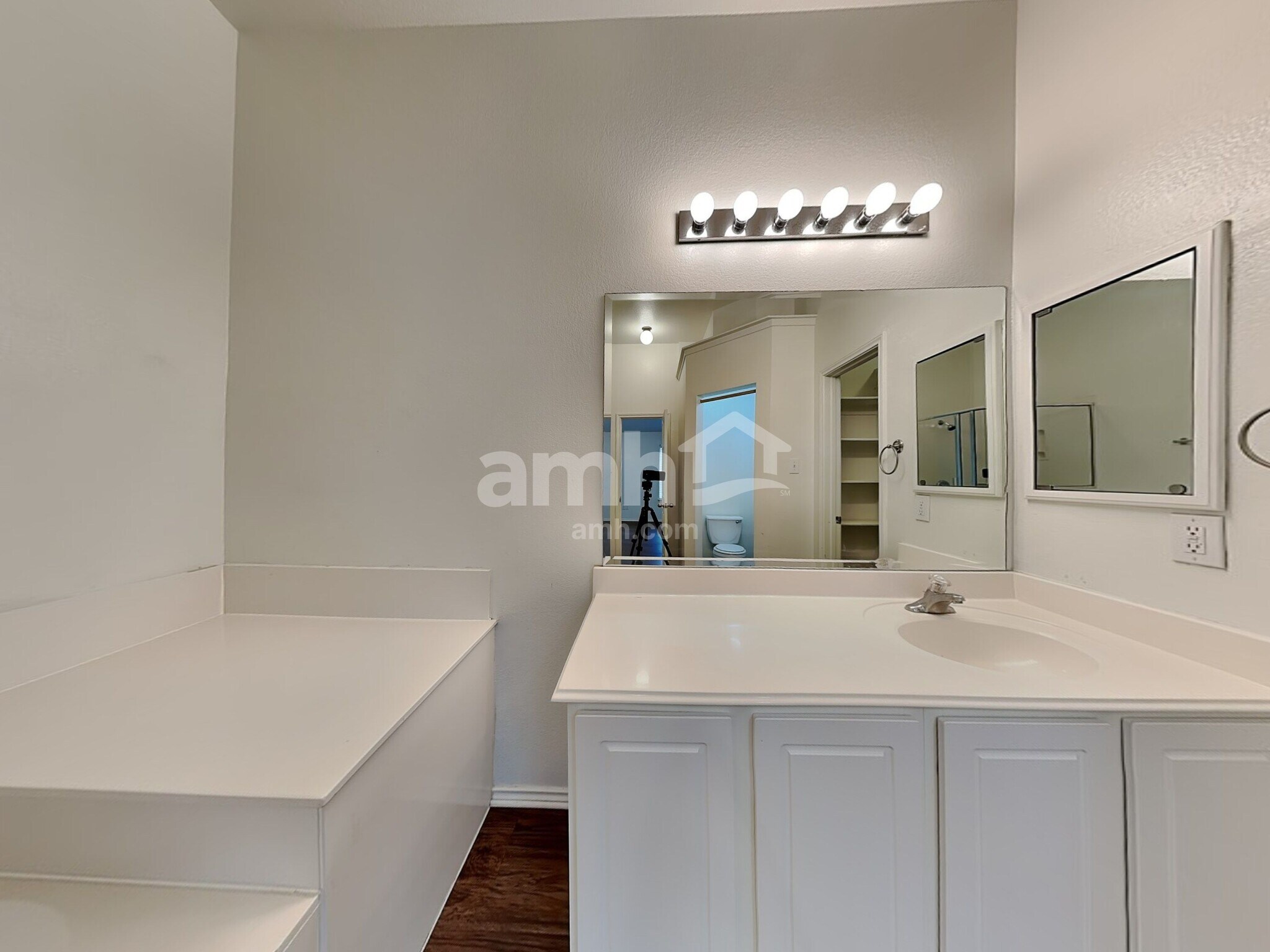 Building Photo - 121 Campos Dr