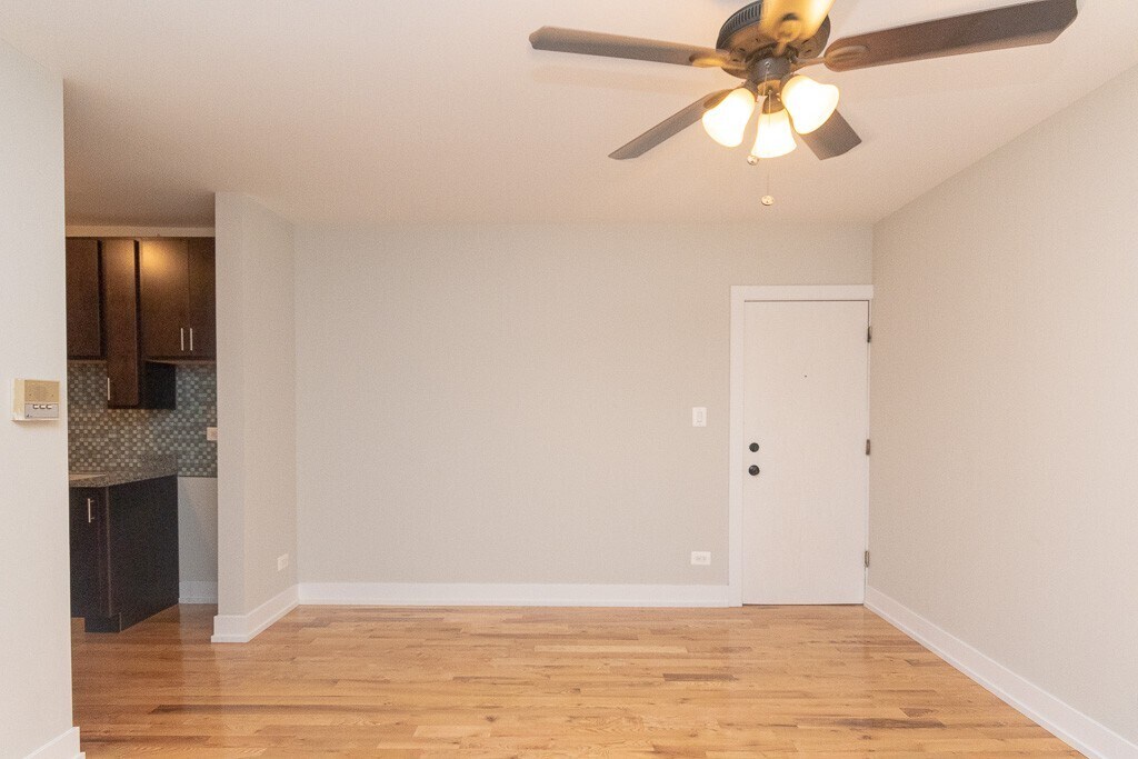 Building Photo - 814 W Cornelia Ave