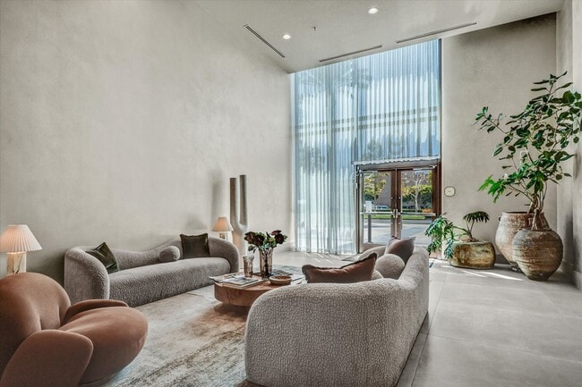 Building Photo - Luxury Elevated Living 1 Bed 1.5 Bath Condo at Skyline OC