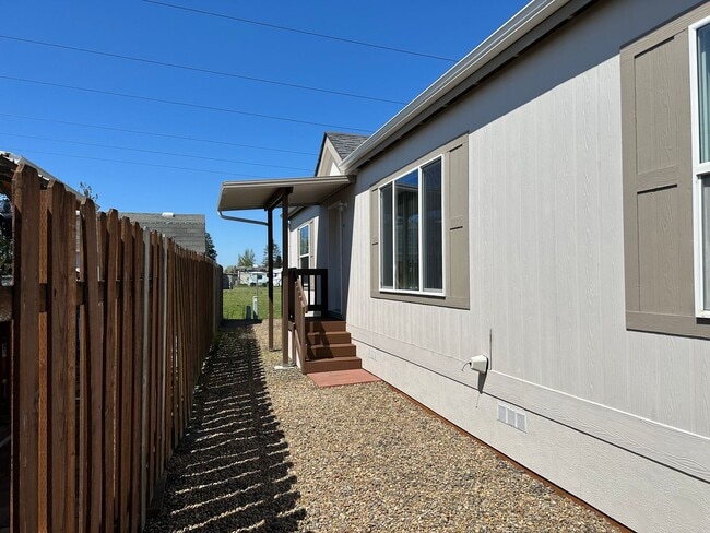 Building Photo - Newer 3 bedroom 2 bathroom house in Thurston!