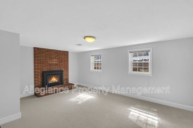 Building Photo - 3548 N Valley St