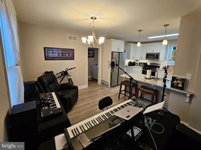 Building Photo - 404 W Wayne Ave