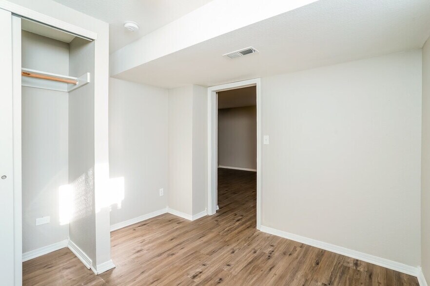 Building Photo - 1038 Nolte Dr W