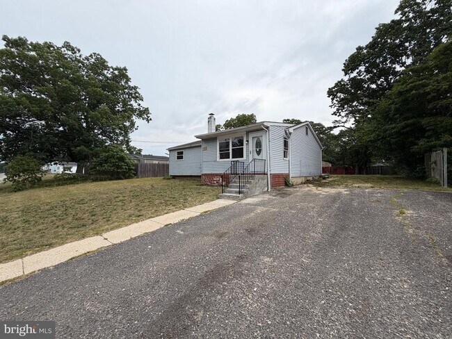 Building Photo - 1133 Louis Dr