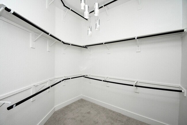 Building Photo - 10014 Oakwood Trl