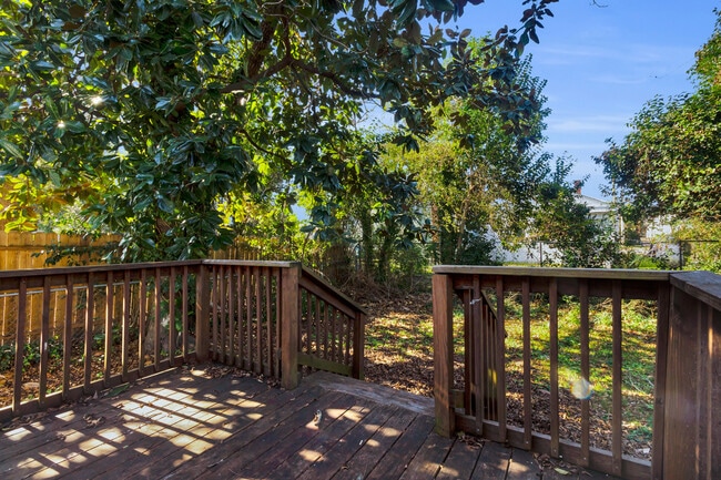 Building Photo - 607 1st Ave