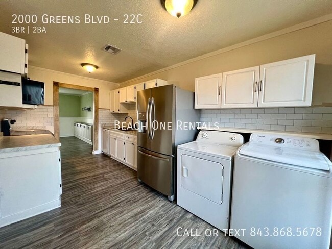 Building Photo - 2000 Greens Blvd