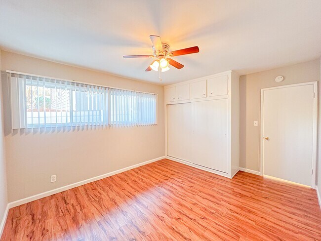 Building Photo - 4640 E 4th St