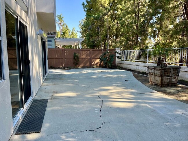 Building Photo - 4 Bedroom 3 Bath  Rancho Del Rey -Chula Vista