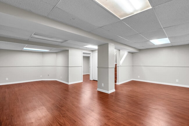 Building Photo - 1553 Stevens Dr