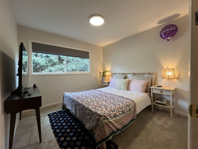 Building Photo - Comfortable Living in Bethany with Two Separate Units, Expansive 0.45-Acre Lot & Versatile Detach...