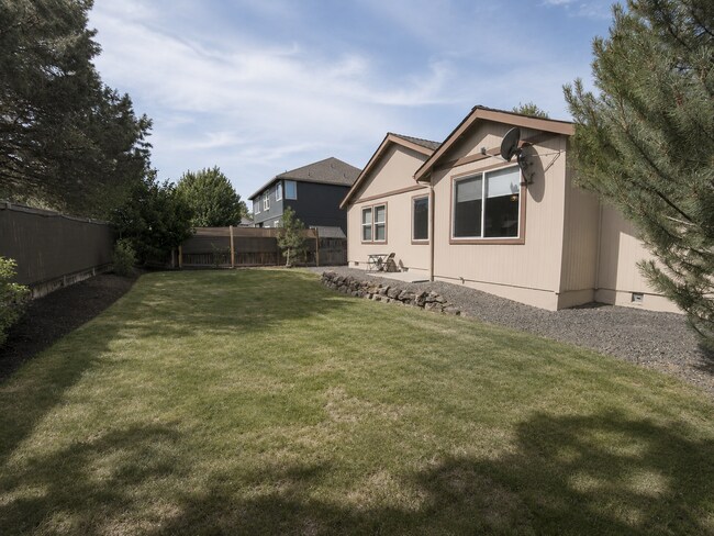Building Photo - Spacious 3BR Home with Private Yard Near Alpenglow Park